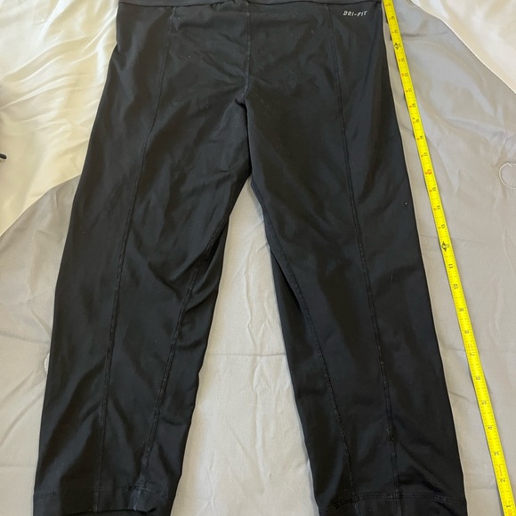 Nike Capri leggings excellent shape. Thin. - Picture 6 of 9